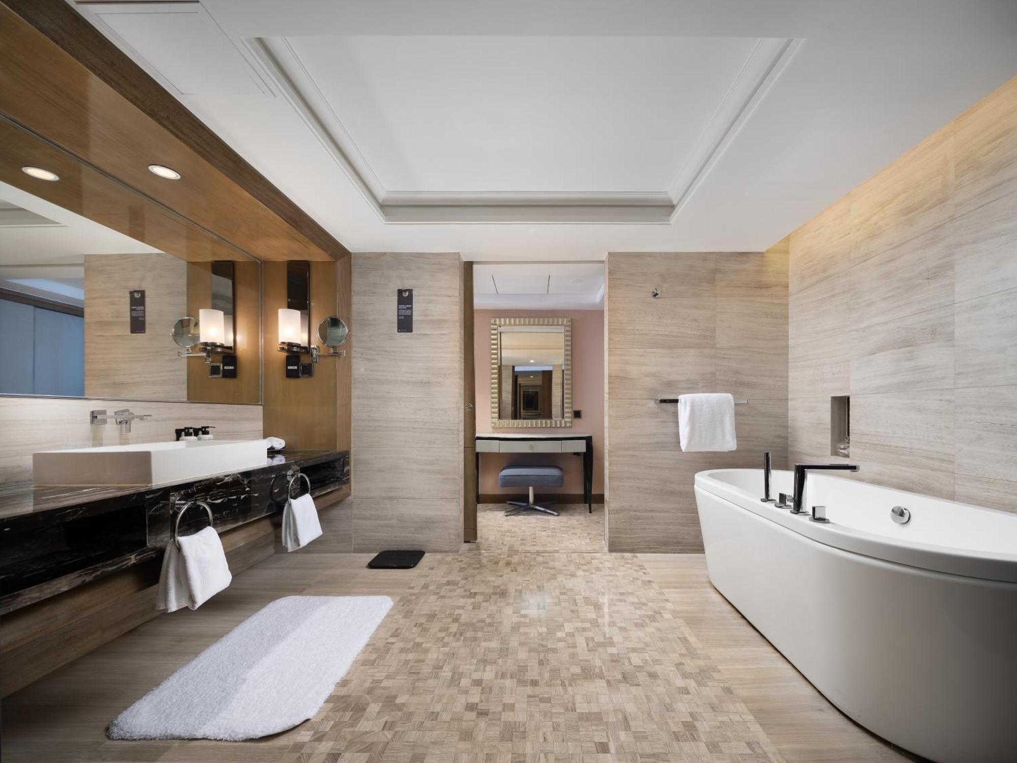 Pullman Jingan 5*