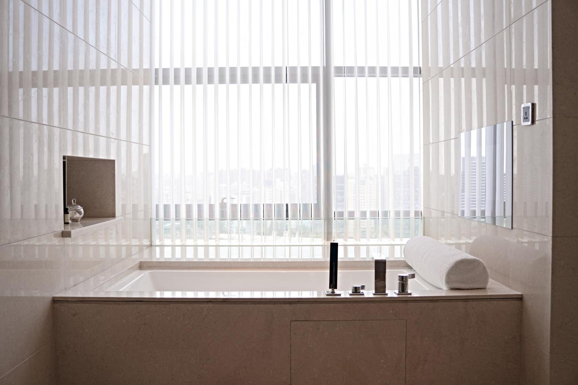 Pullman Jingan Hotel 5*