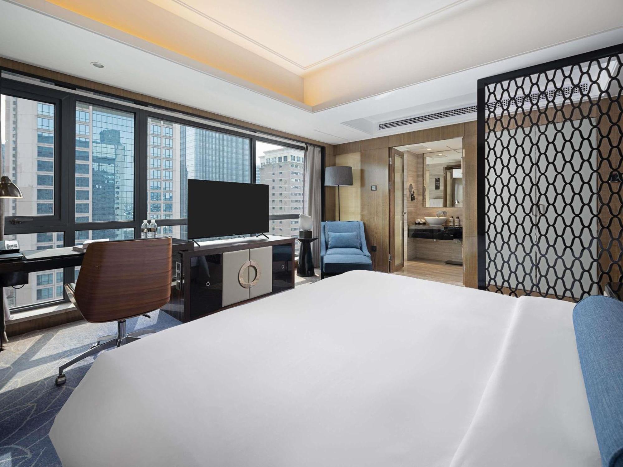 Pullman Jingan Hotel 5*
