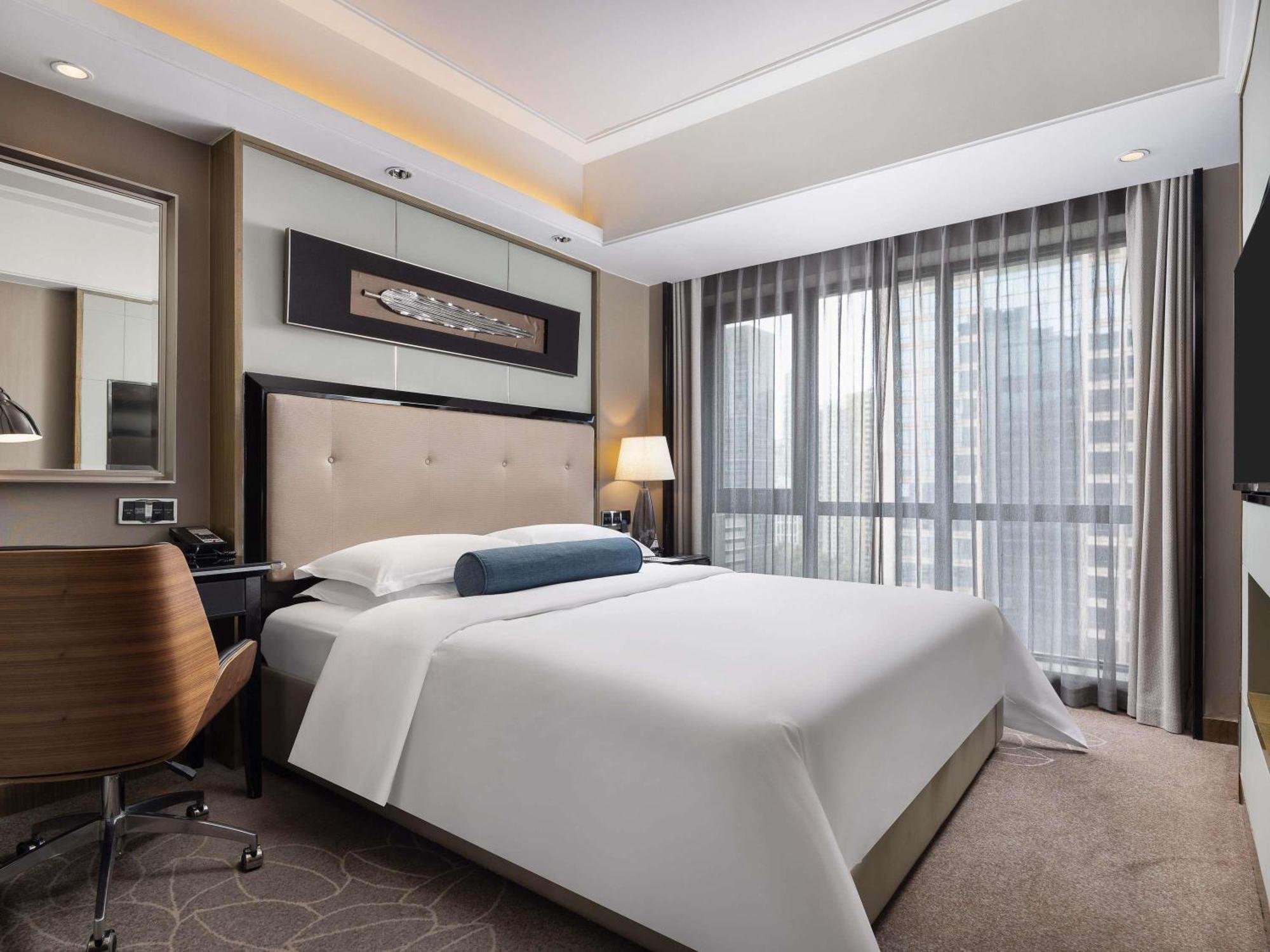 Pullman Jingan Hotel 5*