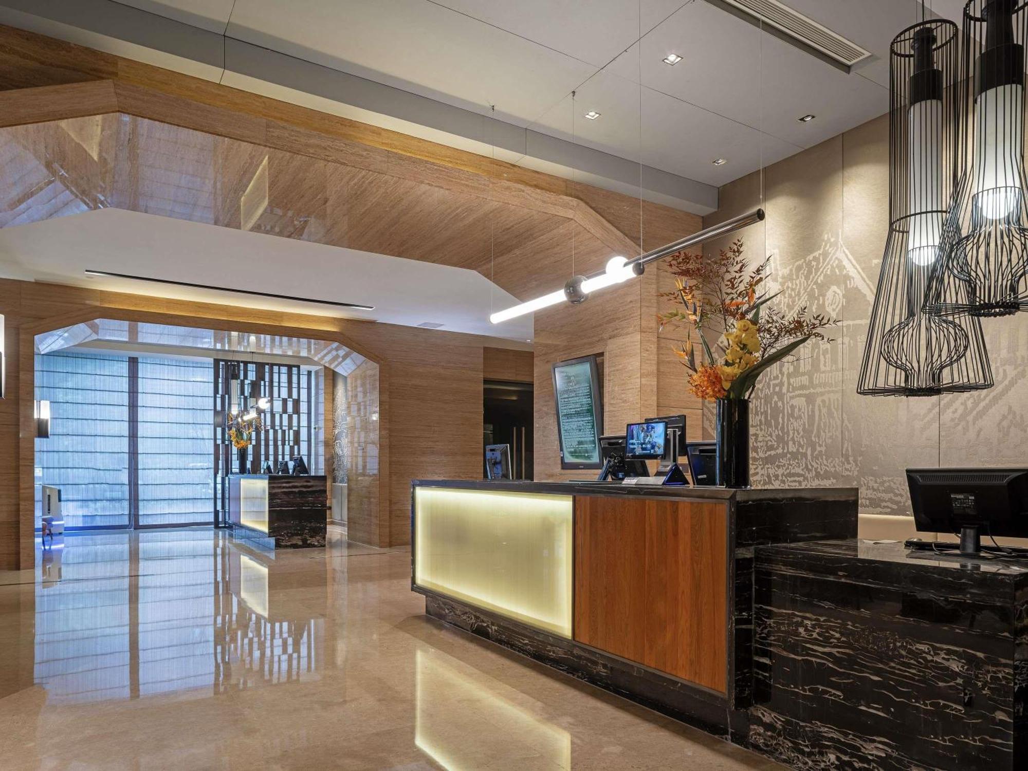 Pullman Jingan Hotel